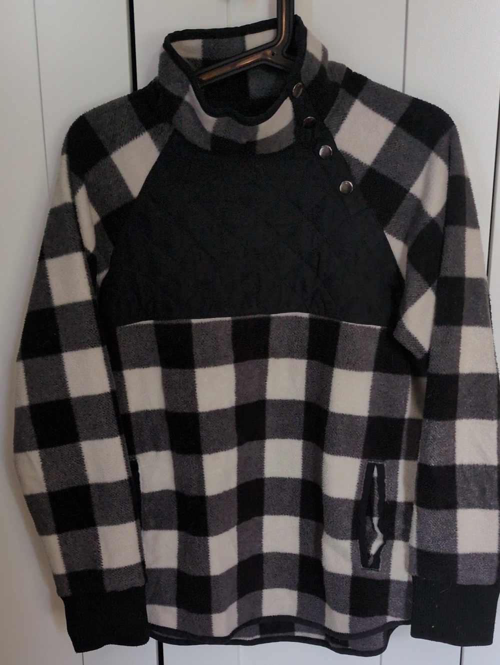 Kyodan Black and White Plaid Fleece Pullover